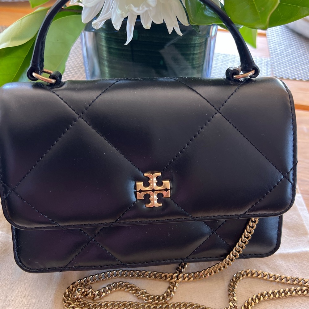 Tory Burch
Kira Diamond Quilted Leather Wallet on Chain